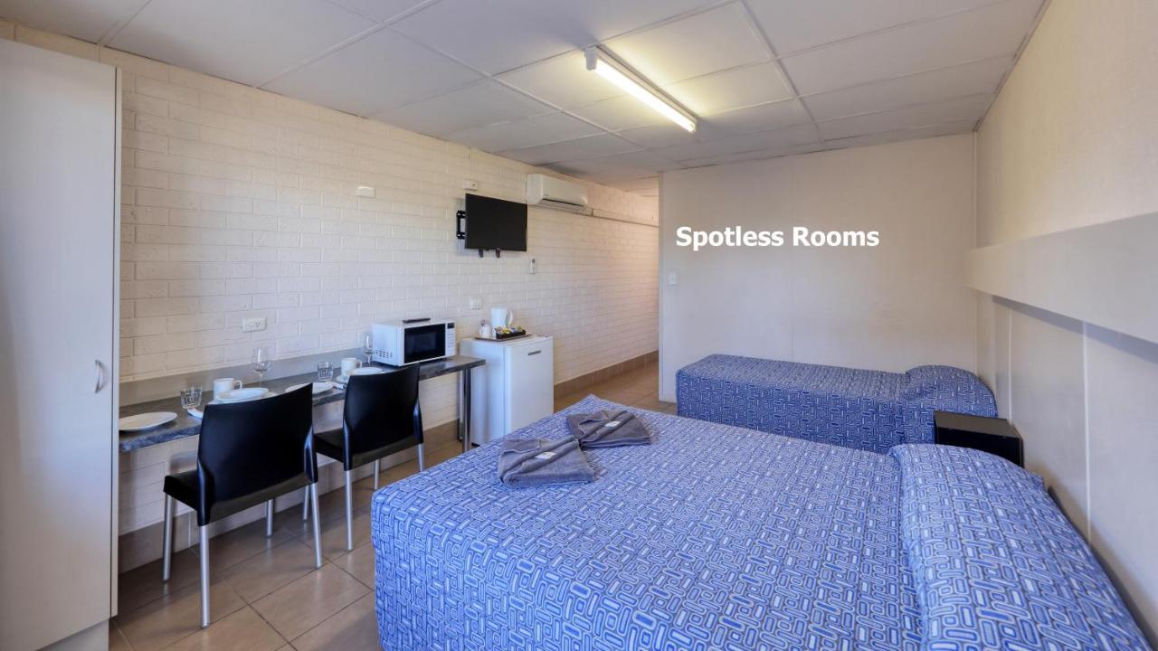 Motel 707 Emerald Kültér fotó